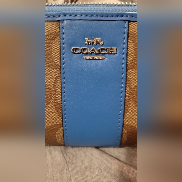 Coach Signature PVC leather accordion zip wallet - Picture 7 of 10